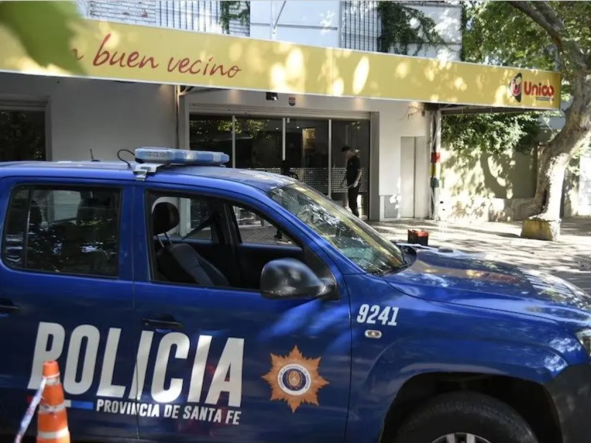 Es policía y tuvo sexo con un preso al que debía vigilar: la descubrieron  por un video