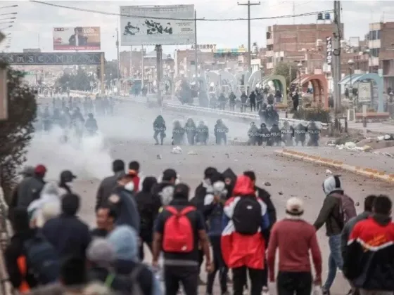 Con militares y policías en las calles, Perú amplía el estado de emergencia mientras se agudizan las protestas