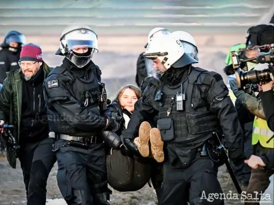 ¡A UPA! Así detuvieron a Greta Thunberg tras una protesta contra una mina de carbón en Alemania