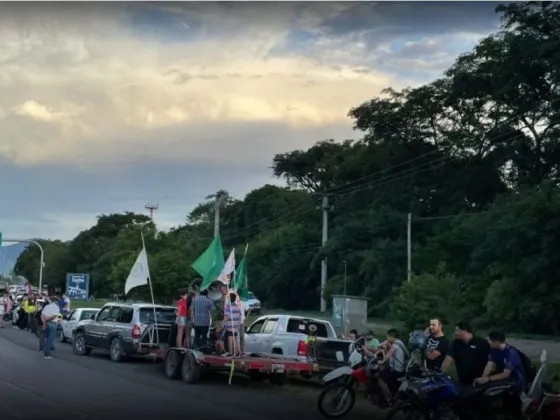 El ganador del Dakar llegó a Salta: Los fanáticos esperaron a Kevin y Luciano Benavidez