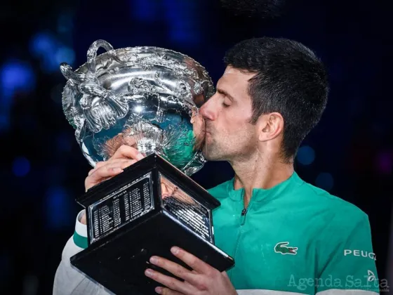 Novak Djokovic venció a Stéfanos Tsitsipás y conquistó por décima vez el Australian Open