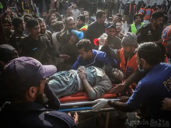 [VIDEO] Al menos 25 muertos y más de 120 heridos en un ataque suicida a una mezquita en Pakistán