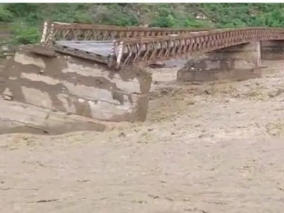 LOS TOLDOS: Creció el río y quedaron otra vez aislados