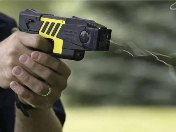 El debate sobre el uso de las pistolas Taser volvió a la política tras el asesinato de la policía en Retiro