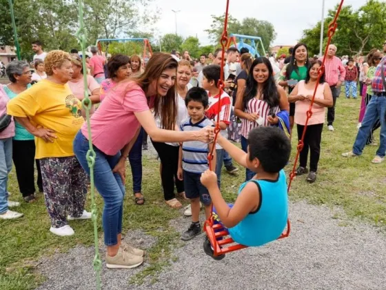 Los vecinos del barrio Juan Pablo II disfrutan de la plaza Roberto Romero luego de una importante renovación