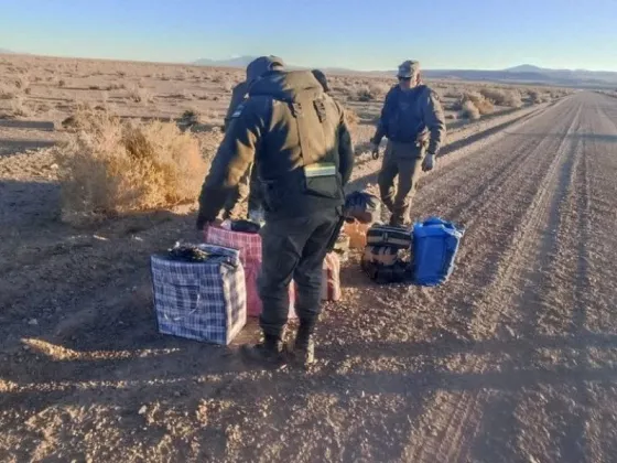 Se toparon con Gendarmería y dejaron abandonados 128 kilos de hojas de Coca