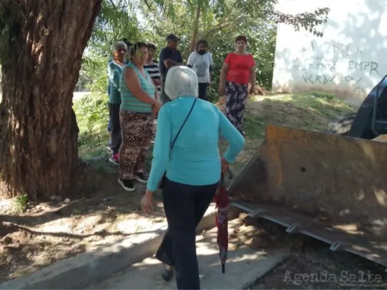 Vecinos de Asunción se reúnen para deliberar los pasos a seguir en el reclamo por las cloacas.