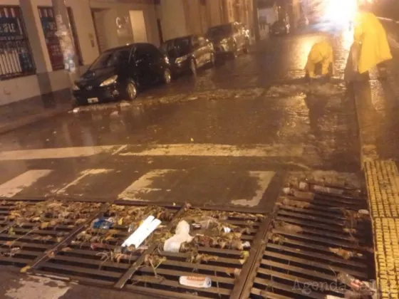 La Municipalidad desplegó un operativo de limpieza urbana en diversos sectores de la ciudad