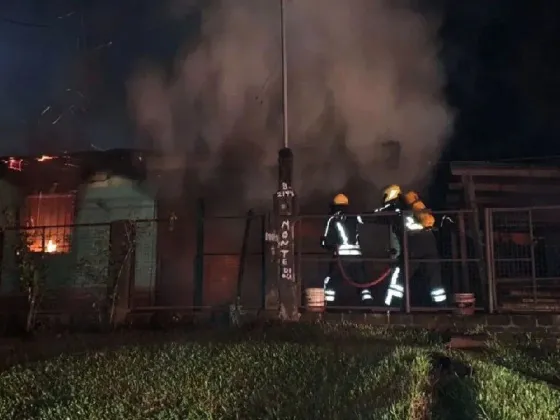 Un joven discutió con su hermana y prendió fuego su casa con toda la familia adentro