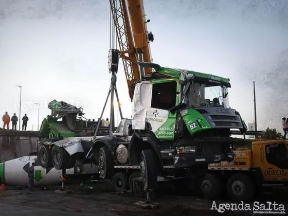 El conductor falleció al impactar contra el asfalto. (Foto: Télam) El conductor falleció al impactar contra el asfalto.