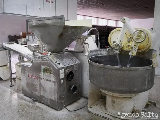 La víctima estaba trabajando con una máquina amasadora cuando se atoró su bufanda en el artefacto y produjo su muerte.