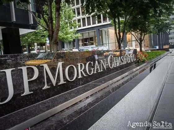 Alta inflación y devaluación: lapidario pronóstico de JP Morgan para Argentina