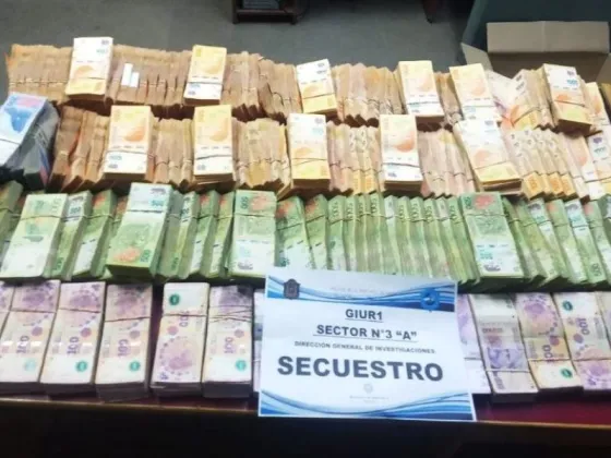 Sospechoso: pareja salteña transportaba más 13 millones de pesos en el baúl de un automóvil