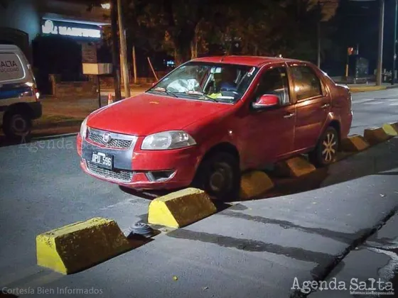 Conductor borracho y sin licencia se llevó puesto la ciclovía de Av. Belgrano