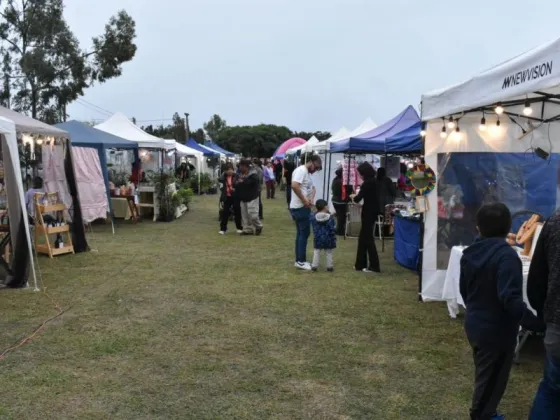 Vecinos disfrutaron de una nueva edición de la Feria Paseo Oeste de la ciudad