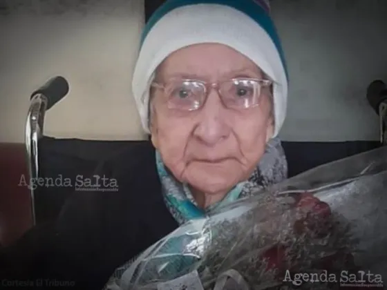 Doña Rosalía recibió los 100 años rodeada del amor de su numerosa familia, y de sus vecinos.