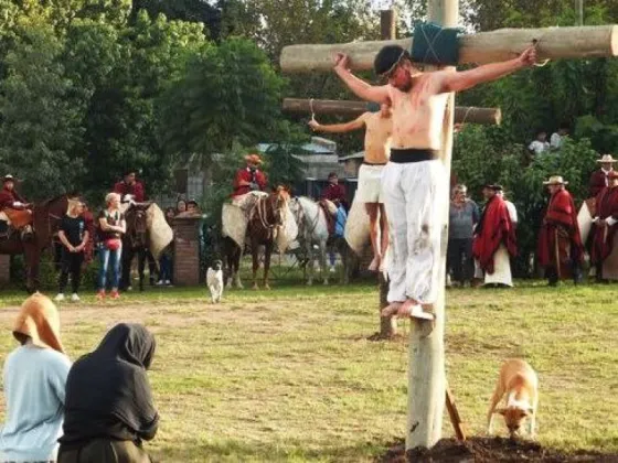 Una gran cantidad de público participó del "Vía crucis gaucho"