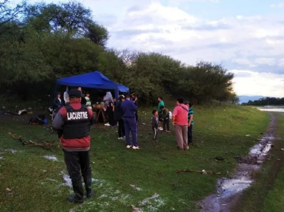 La Policía asistió a siete familias en el dique que fueron afectadas por las lluvias y granizos