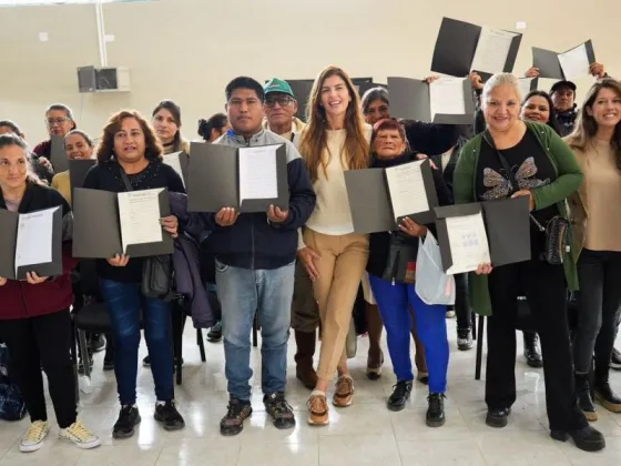 Bettina Romero: “Concretar la entrega de escrituras es hacer que Salta sea más justa”