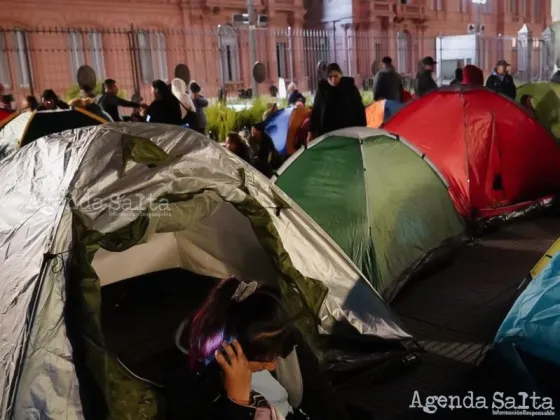 Acampe piquetero frente a la Casa Rosada