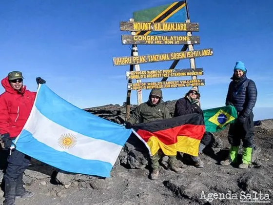 ÁFRICA: Un gendarme salteño conquistó la cima del Kilimanjaro