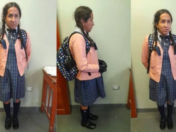 Se disfrazó de colegiala para espiar a las niñas cuando entraban al baño