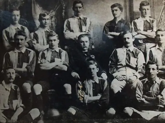 A 130 años del primer partido oficial del fútbol argentino