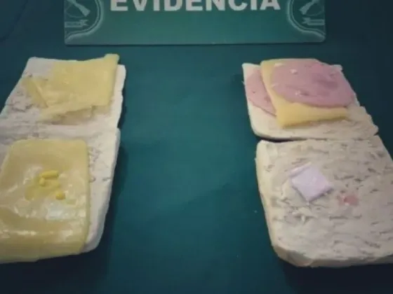 Jamón-queso-droga: Le llevó un sanwich a su novio que está preso y la policía la descubrió