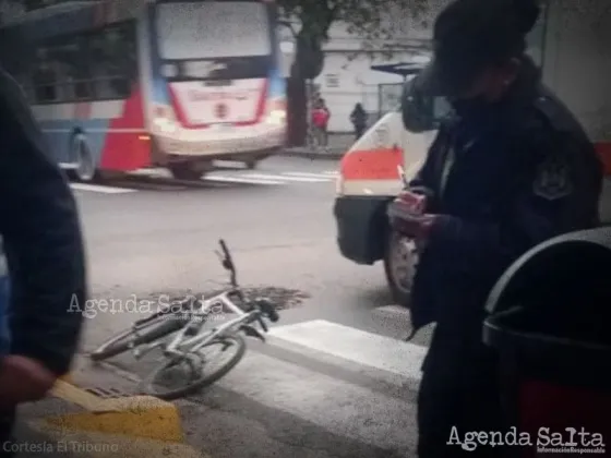 Ciclista envistió a un peatón sobre Av. Belgrano