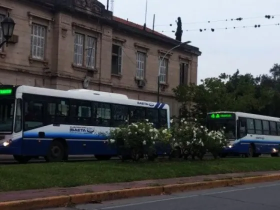 Así será el servicio de colectivos para este domingo 30 y lunes 1 de mayo