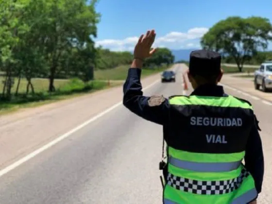 Tres policías salteños fueron detenidos por conducir alcoholizados y por amenazas