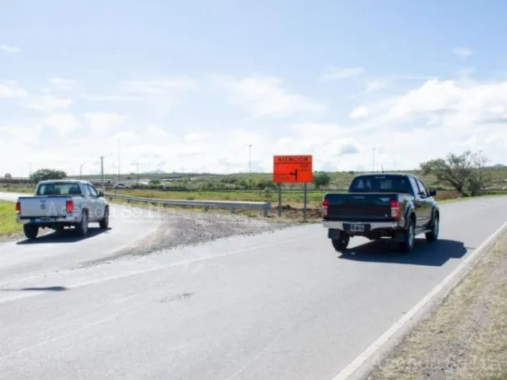 Instalan cartelería vial en zona de la circunvalación oeste para optimizar la circulación vehicular