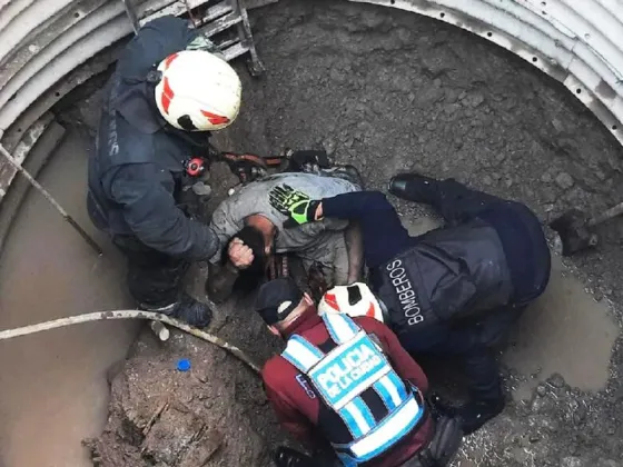 Un hombre cayó a un pozo de 8 metros en avenida del Libertador y debió ser rescatado por los bomberos