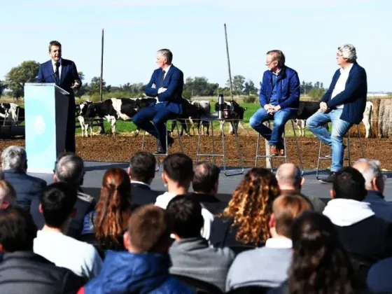 Sergio Massa anunció ayuda por más de $10.000 millones para productores de leche, pollos y huevos