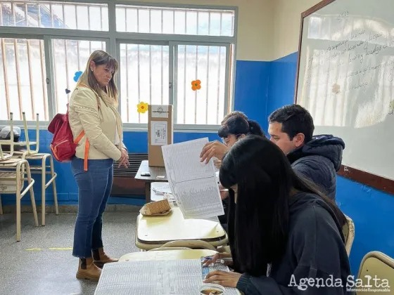 Votó Josefina Chávez Díaz “Es muy importante que todos hagamos uso de la mejor herramienta para el futuro de los sálteños”