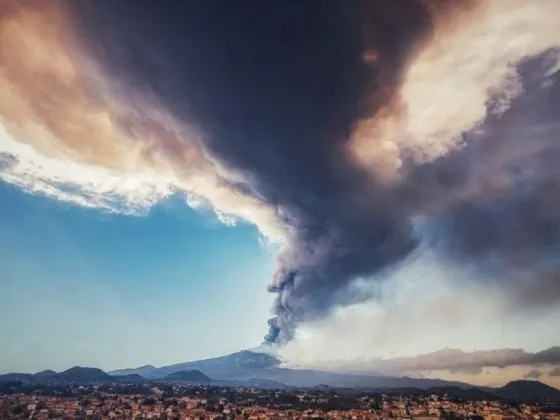 El volcán Etna entró en erupción en Italia