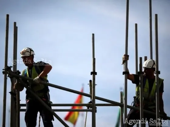 Oportunidad para residir legalmente en España: buscan migrantes para cubrir trabajos vacantes