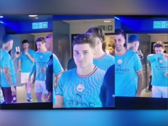 Julián Álvarez les convidó fernet a sus compañeros del Manchester City en medio de los festejos