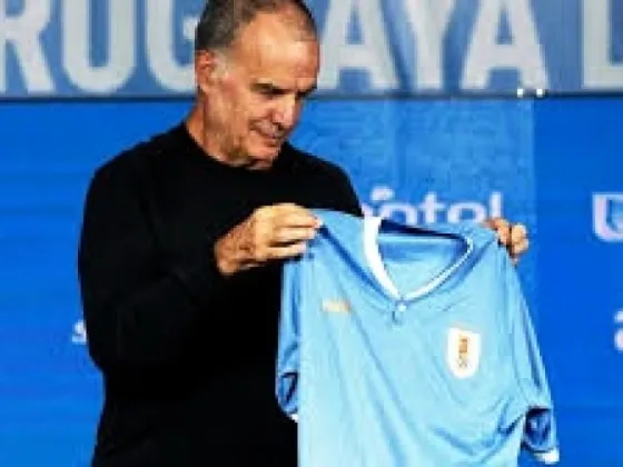 Esta fue la sorpresiva primera lista de Marcelo Bielsa en Uruguay