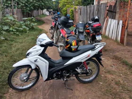 La policía logró recuperar dos motocicletas y detuvieron a dos hombres