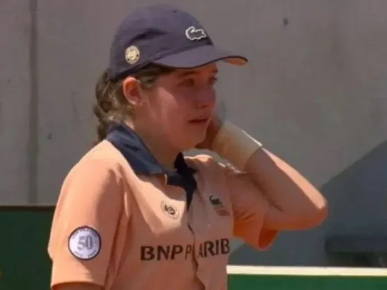 Una pareja de dobles femenina fue descalificada en Roland Garros tras golpear a una alcanzapelotas