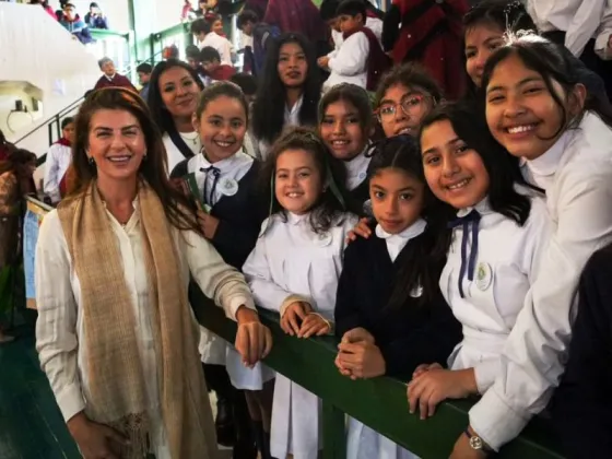 La intendenta, Bettina tomó la promesa a niños de 5to grado sobre el cuidado ambiental