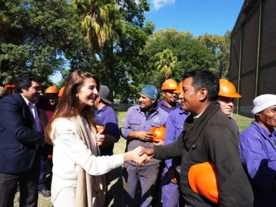 Bettina Romero acompañó el inicio de la zafra 2023 en el Ingenio San Isidro