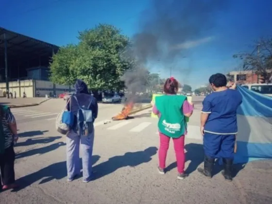 ORAN: Trabajadores de la salud cortan los accesos al hospital local