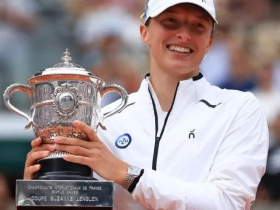 Iga Swiatek reina absoluta con su sufrido 'hat trick' en Roland Garros