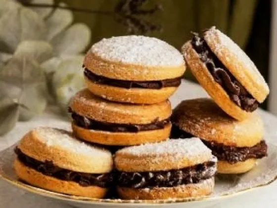 Prepara estos alfajores de coco sin harina ni azúcar con solo 6 ingredientes