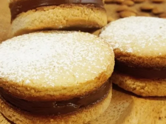 La receta más fácil y rica de alfajores sin harina y sin gluten