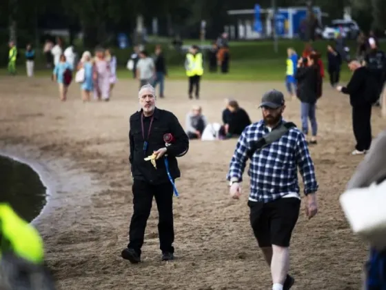 Mil personas posaron desnudas para un famoso fotógrafo en Finlandia