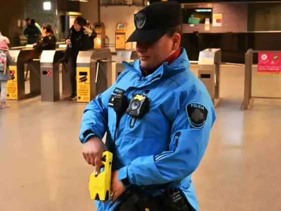 La Policía de Buenos Aires comienza a utilizar las pistolas Taser en los barrios y estaciones de subte