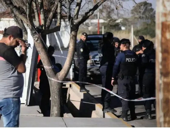 Un hombre murió aplastado por un puesto de diarios derribado por el viento Zonda